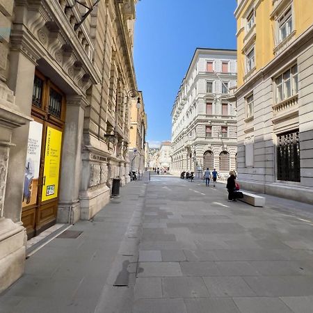Cassa Di Risparmio 11 Tirabora Short Rent Trieste Extérieur photo